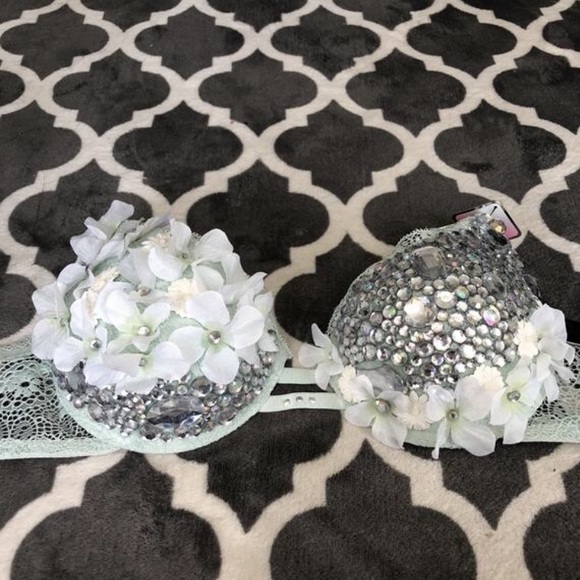 Rave Bra - Picture 1 of 6